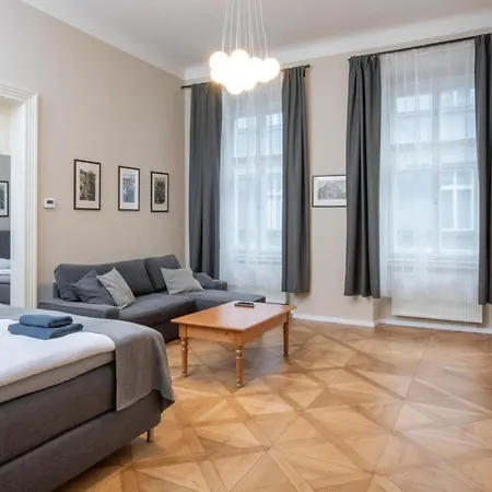 Charming Near Old Town And Station *