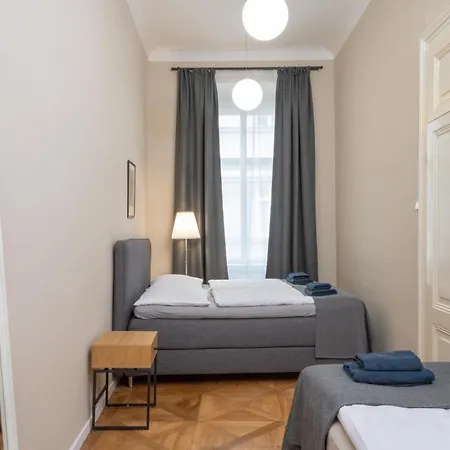 Charming Near Old Town And Station Daire Prag