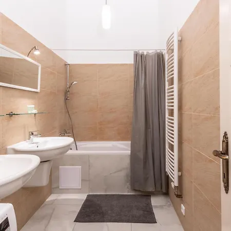 Charming Near Old Town And Station Prag