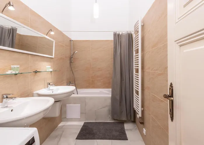 Charming Near Old Town And Station Prag